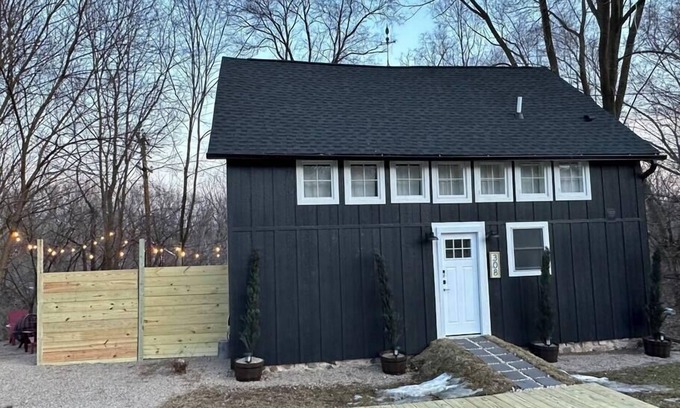 Village of Princeton Cabina | Private Riverfront, Converted Barn *EV Charger*