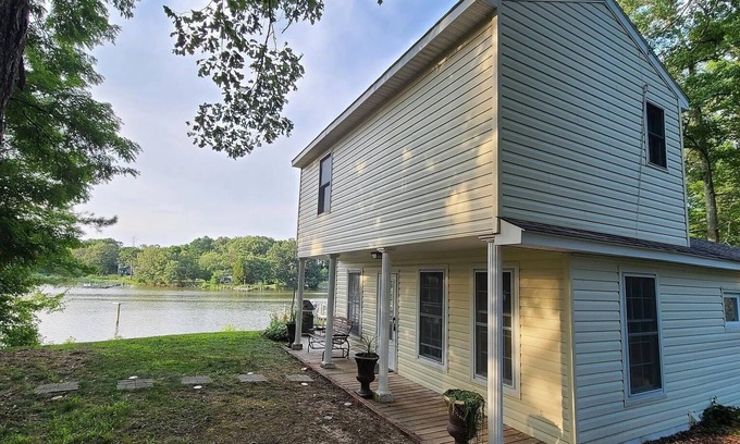 Hague Casa | Private Riverfront Home with dock