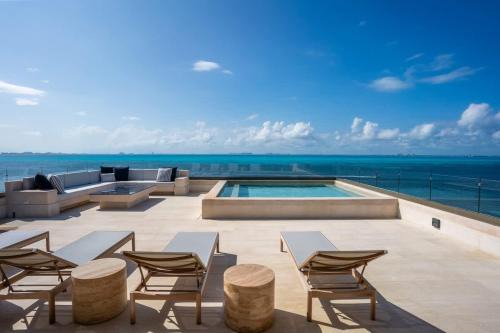 Isla Mujeres Apartamento | Private Rooftop Honeymoon Suite w/Private Jacuzzi