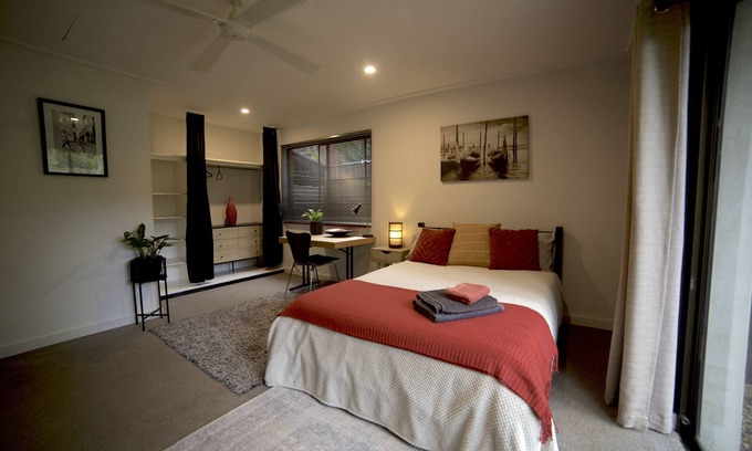 Bangalow Casa | Private room and ensuite