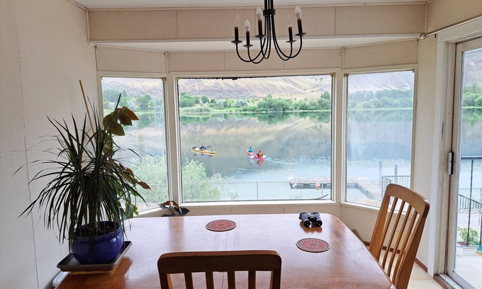 Valleyview Casa | Private Room at Riverfront House