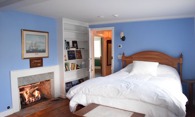 Stonington Cama Y Desayuno | Private Room B at Dragonfly Inn