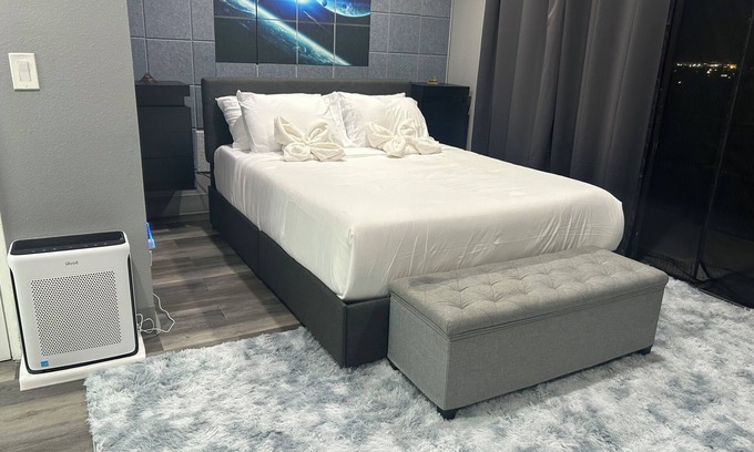 Harbor Condominio | Private Room Balcony Access Veteran-Run Co-Living in Signal Hill