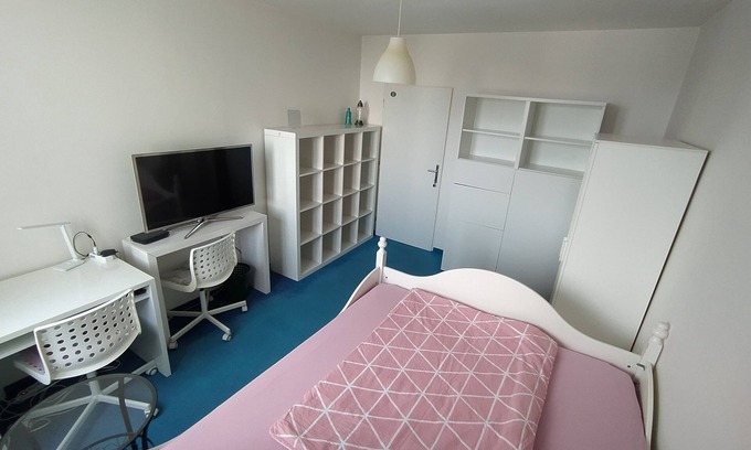 Hlubocepy Apartamento | Private Room in 4 rooms apartment in Praguen30 minutes to the center by tram