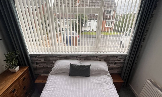 Lichfield Casa | Private room in a modern shared house
