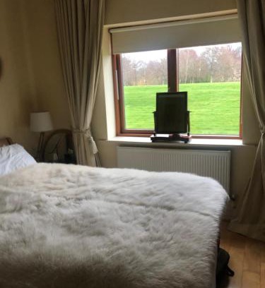 Newtownmountkennedy Casa | Private Room in Apartment beside Druids Glen Hotel