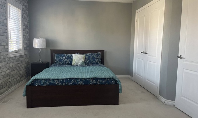 Barrie Casa | Private Room in South Barrie (For Females Only)