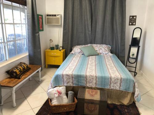 Coral Way Casa | Private Room in the Heart of Calle Ocho