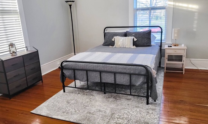 Eastman Cabaña | Private Room inside The Cottage on 5th downtown Eastman