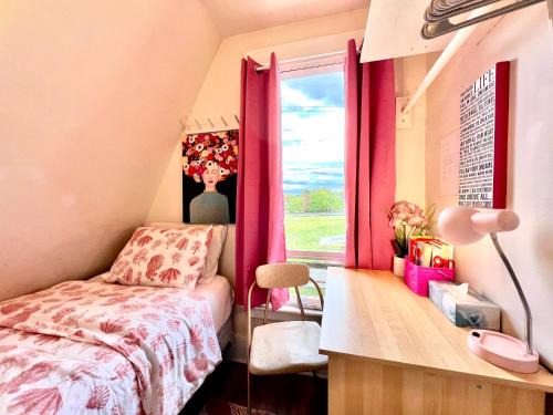 Rainier Valley Casa | Private Room TINY with Shared Bathroom near SeaTac Airport and Downtown Seattle