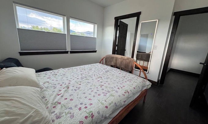 Sheridan Casa | Private room with private bathroom. One mile from town and the hospital.