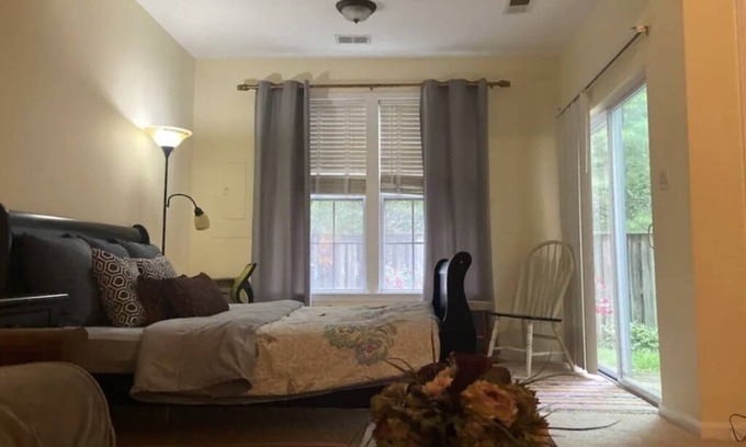 Ashburn Casa | private room-with private bath and separate entry