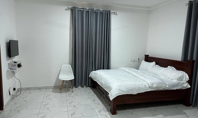Adenta Casa | Private rooms in a cosy 4-bedroom house in a gated community