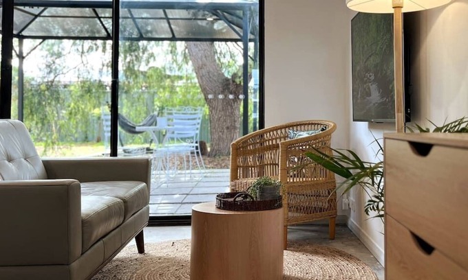 Rockingham Casa | Private Rustic Studio Guesthouse