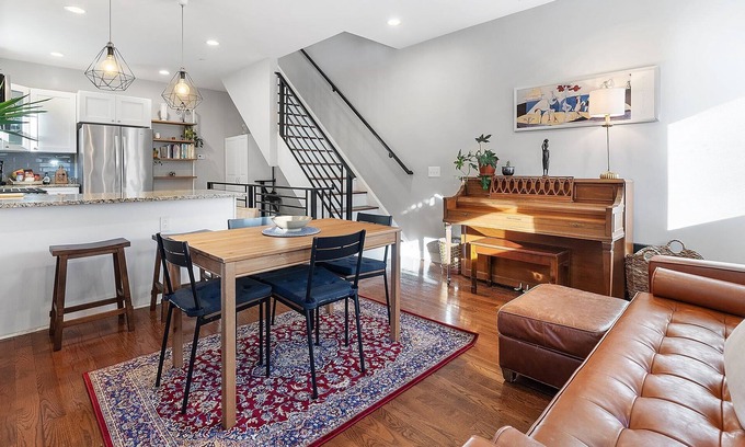 Whitman Casa | Private S. Philly Escape Back Patio/3rd Fl Balcony