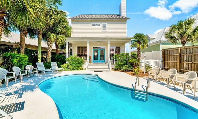 Villages of Crystal Beach Casa | Private Saltwater Pool - 3 Min Walk to Beach - Crystal Beach - Sleeps 10!