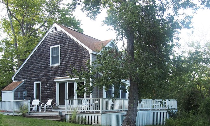 Long Island Cabaña | Private sanctuary on Maine coastal island.