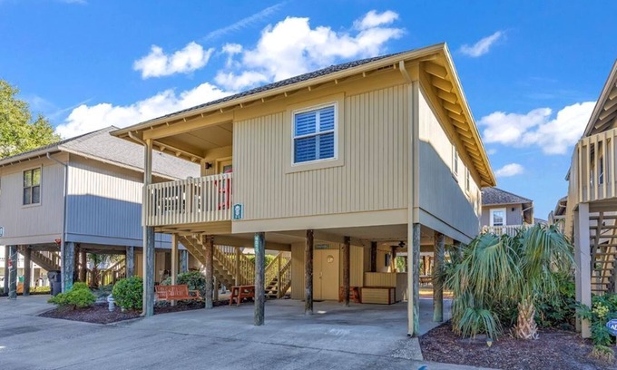 Myrtle Beach Cabaña | Private Seaside Cottage. Pool Access, Balcony, Outdoor Bar, Short Walk To Beach!