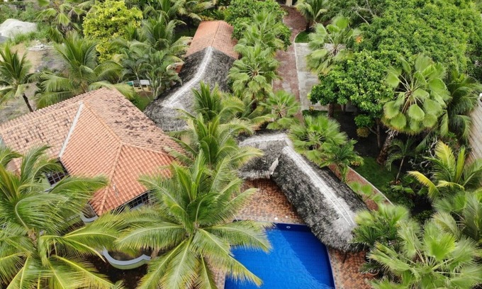 Canoa Casa | Privado1 acre Estado- paraíso de la selva tropical con piscina. FRENTE A LA PLAYA - ÚNICO!