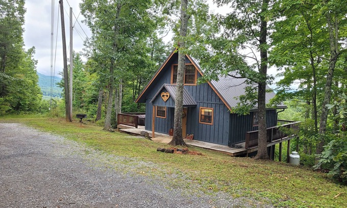Gatlinburg - Pigeon Forge Chalet De Esquí | Private & Secluded w/ Beautiful Views Sunsets ~Hot Tub