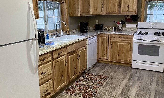 Phillips Cabaña | private setting and right on the lake!