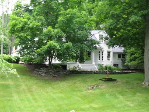 Clinton Corners Cama Y Desayuno | Private setting on country farm near Rhinebeck