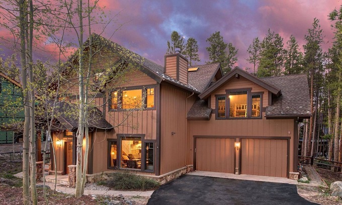 Warrior's Mark West Casa | Private Ski Home with 3 King 6 Queen Beds Ski Out and Free Shuttle