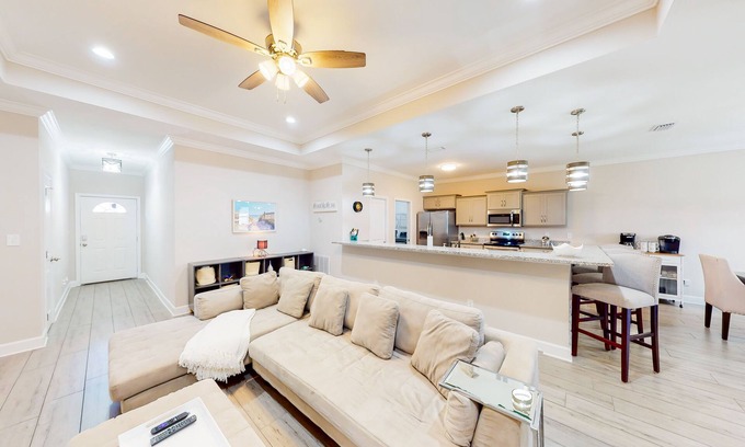 Navarre Casa | Private snowbird-friendly home with enclosed yard, patio, grill & washer/dryer