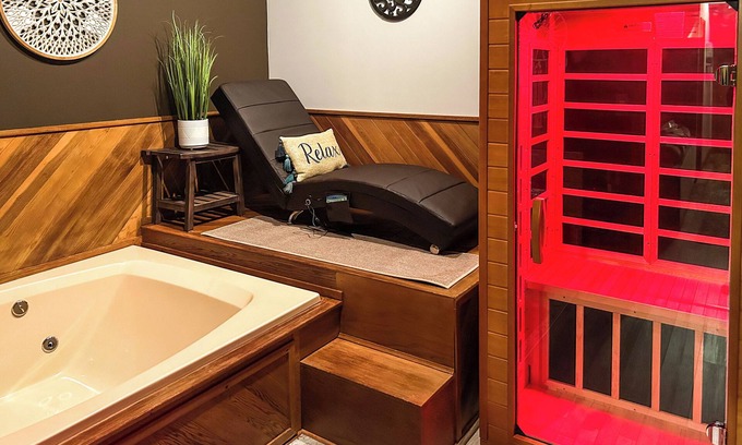 Long Pond Cabina | Private Spa, Fire Pit & Deck: Poconos Home!