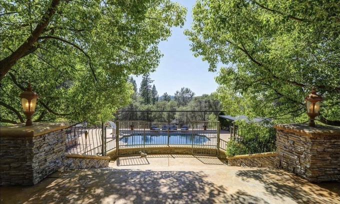 Penn Valley Casa | Private, spacious estate in the Sierra foothills just outside Grass Valley.