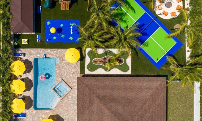 Palma Sola Casa | Private Splash Pad, Pickleball, Htd Pool, Hot Tub