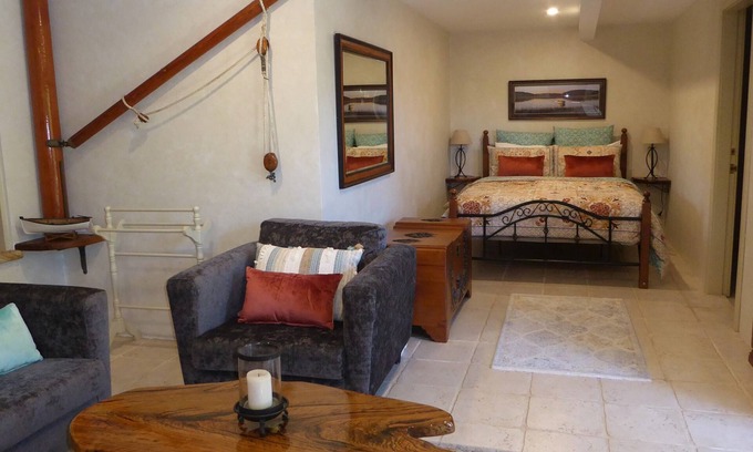 Hunters Hill Apartamento | Estudio privado debajo de la impresionante casa de campo Heritage con entrada propia