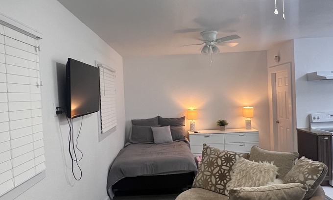 Bearss Plaza Apartamento | Private Studio in Lutz—5 mins from USF!