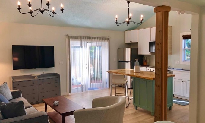 Old Southeast Cabaña | Private Studio Just two block to Lassing park waterfront