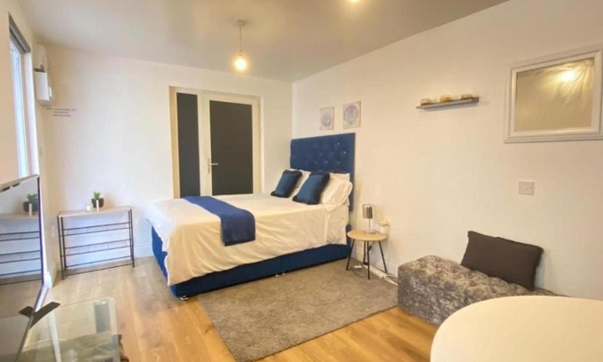 Harlington Apartamento | Private Studio Outhouse near Heathrow- Free Parking