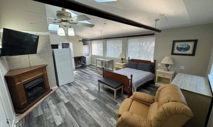 North Northwest Pensacola Apartamento | Private Studio Pet Friendly A/C + Wi-fi