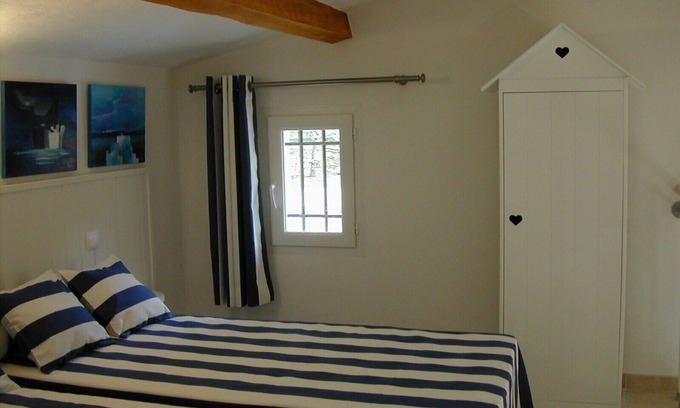 Seillans Apartamento | Estudio privado villa provenzal ubicada en una zona verde para 2 personas.