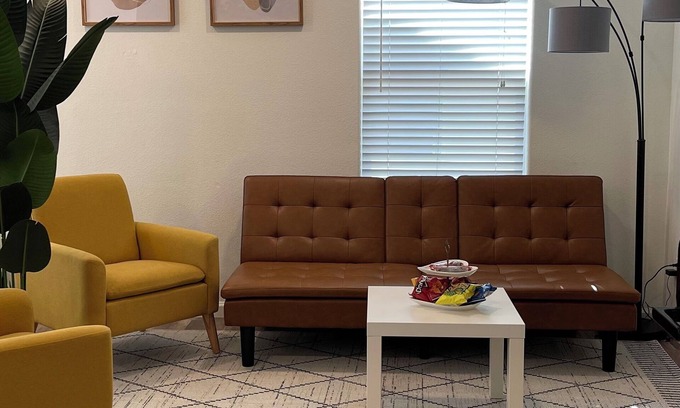 West Sacramento Apartamento | Private studio luxury sleeps 5 WiFi Min to DT Sac, Airport, UC Davis Med