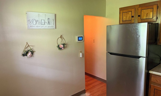 Marshall-Shadeland Apartamento | Private Studio Wi-Fi & Streaming