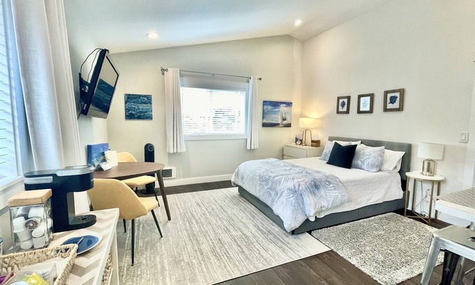 Edmonds Apartamento | Private Studio with Seaside Charm! Full Kitchen, Walk to Town!