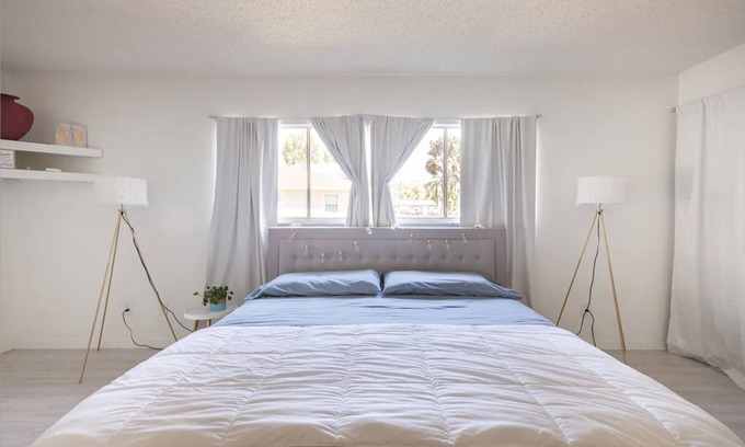 Lakewood Park Apartamento | Private Studio with Shared Pool 15 minutes to Vero Beaches and Fort Pierce Inlet