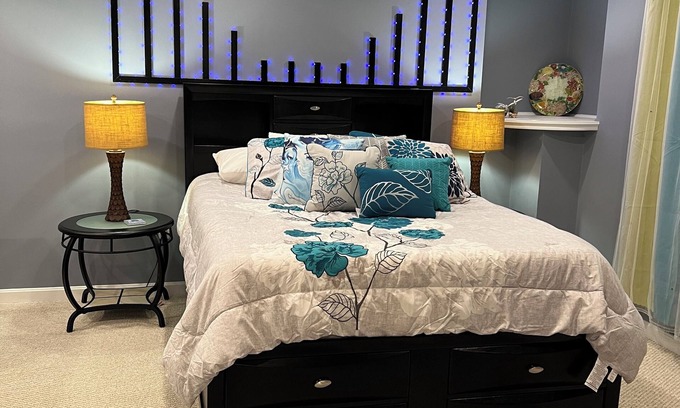 Tewksbury Casa | Private Suite 1 Queen bed, 1 Full bath,1 car parking