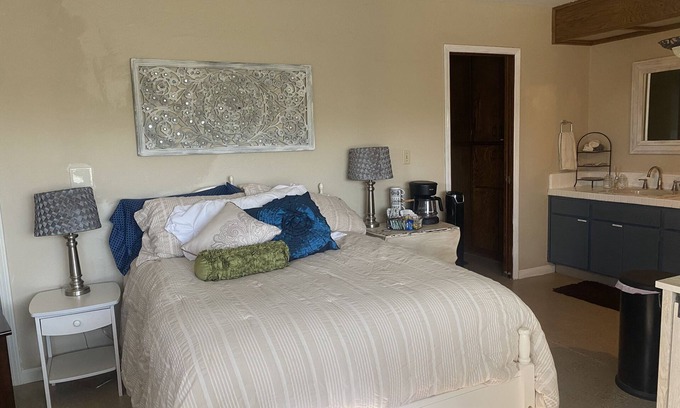 Exeter Casa | private suite 60 mins from Sequoias