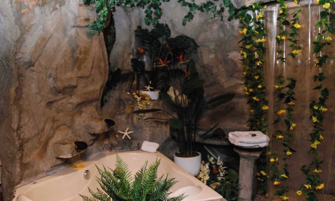 American Fork Cama Y Desayuno | Private Suite AirJet Tub & Waterfall Shower, Cove Themed