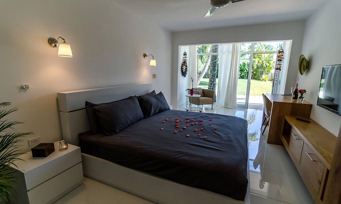 Cabarete Apartamento | Private suite/bathroom with pool & jacuzzi on quiet Cabarete beach