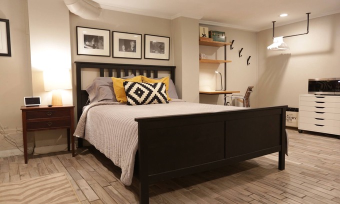 Inman Park Apartamento | Private Suite in Little Five Points – Walkable, Hot Tub, Kitchen, Parking