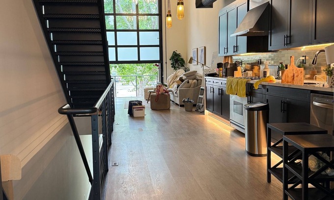 Santa Ana Casa | Modern Loft in Santa Ana – Steps From Shopping, Dining & Hospitals