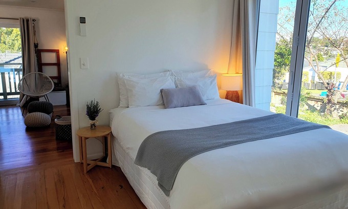 Tauranga Cama Y Desayuno | Private Suite in Shared Family Home in Otumoetai - 'Sherwood Forest'