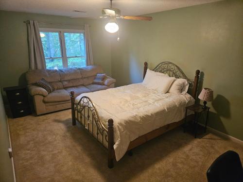Lakeland Casa | Private Suite on Wooded Lot Near Memphis and BOC