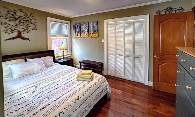 Murray Hill Casa | Private Suite w bath Bayside walk to LIRR